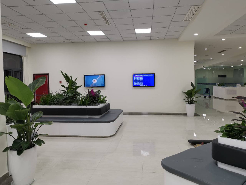 臨港政務中心排隊叫號機上線，助力政務大廳高效辦公。